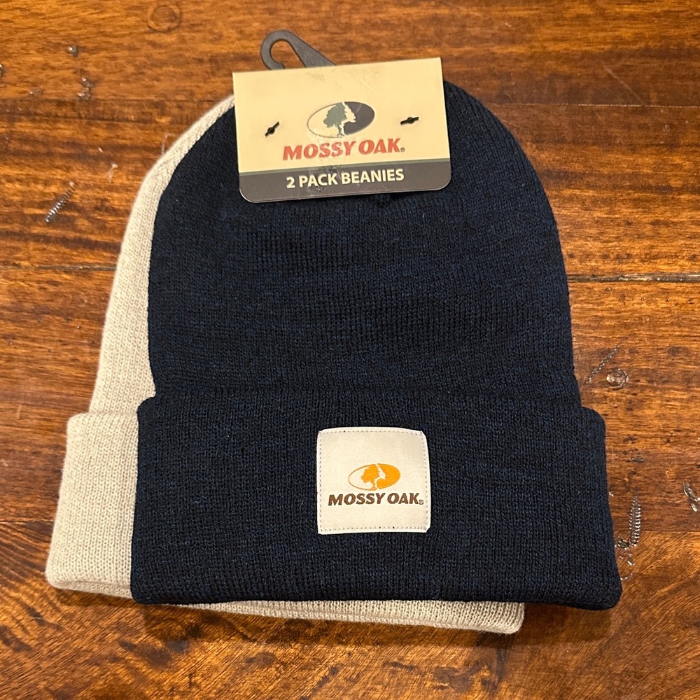🌳NWT Mossy Oak Navy and Tan Beanie Set